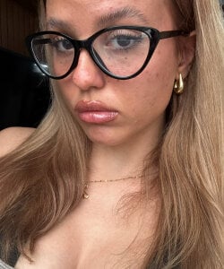 isashawty Skinny young brazilian girl Pic 2