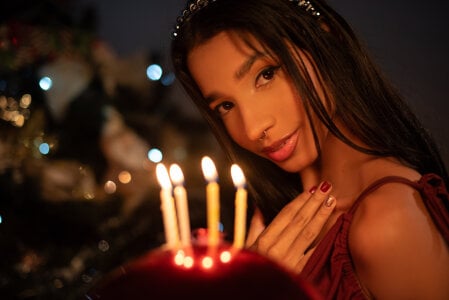 ScarletEvanss_ Celebrate my birthday 🎂🥳 Pic