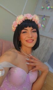 Cameron_Venus Public Pic 2