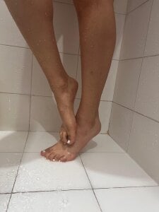 Hot_valerygh worship the feet of your goddess Immagine  5