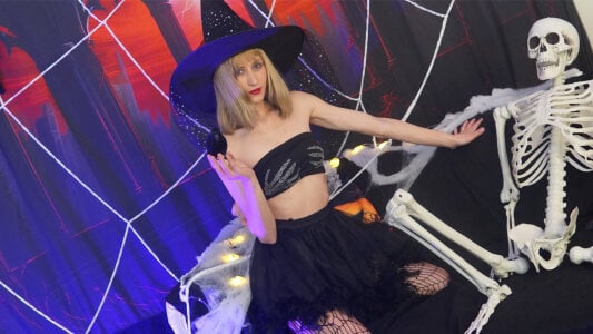 SiennaShapiro Trick or lick ?! 🎃 Pic 3