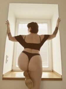 EricatandMummery Window pin-up's Photo 5
