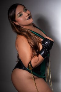 ElaBourn_ Jade Cosplay Pic 3