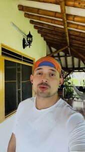 TroyeSavage Public Kuva