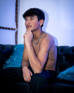 luis_chacon Welcome to my room Pic 3