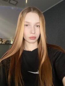 LinaMeey It's me টি ছবি