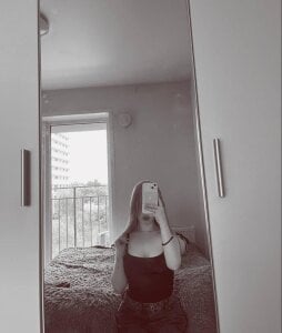 KareyGoodroe black and white Foto 5