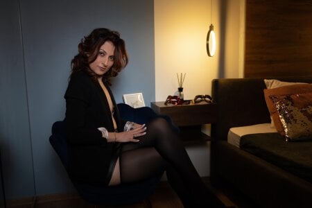 LisaCroft Black Pic 4