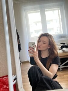 Haley_Chaise Public Poză 3