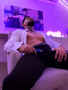 Aura Grey “Grey Aura isn’t just a name ..it’s my style:elegant, sophisticated, and irresistibly pro" de TristanGrey  Imagens