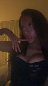 EvelynnRosee Public  2টি ছবি