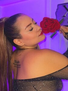 ValeriaRoa elegance in silence👄 Pic 5