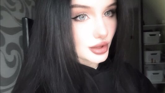 Moon_ravenPublic Bild