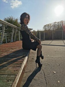 chillimonia Stifelette, Korsett, Rock und Nylons outdoor slika 9