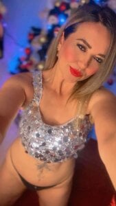 Azaahara_ Christmas Pic 3