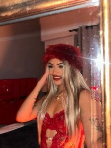 Giovanna_oliveira Look at me like you’re ready to play 🔥 Hình 3