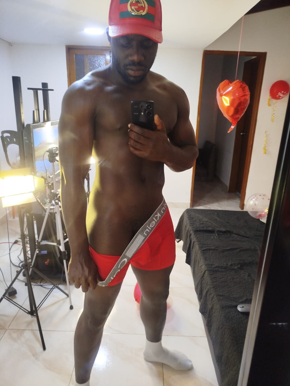 Latrellx7 immagine di tendenza 3700