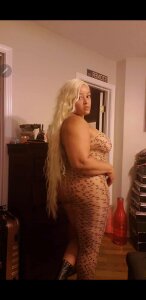 Strawberrycurv Public Pic 4