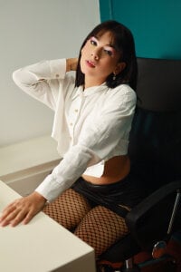 yossi_peach_cute Sexy secretary Photo