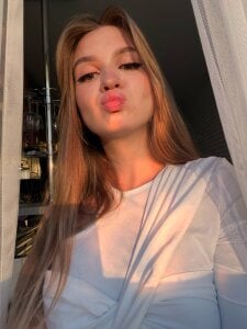 LaurieGutierrez Public Pic