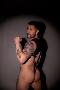 between body and shadows de Nathan_rivers  4 photos