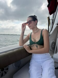 violett__golden Violett in green 💚🍏 Pic 3