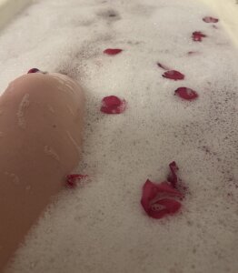 Honeybare97 The thighs ;) Pic 2