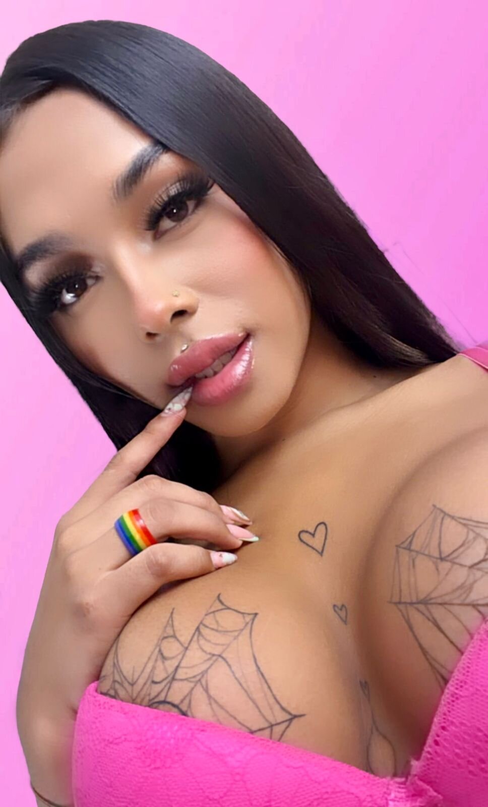 💞 Between glances and hearts💞 de tinaqueen_noa  Imagens