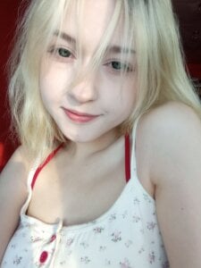 Beloved_Mary snow-white me Pic