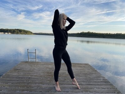 AtomBlondy Public Pic 5