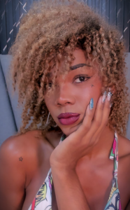 Summer nights and sunkissed skin. 🔥 de NaomiSteward Foto 4