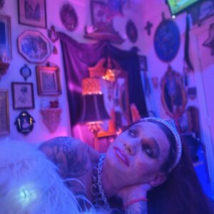 leemicah Tran LeeMicah Gambar