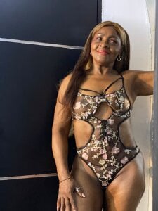 lola_hornei impossible to resist 🍑🥵 Pic 4