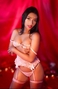 AishaBourbon Public Pic 4