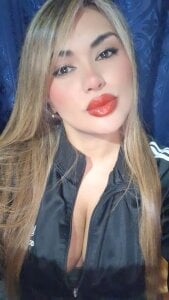 TianaRios_Pink Public Pic 5