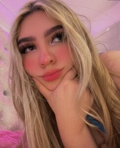 Salem_skyler_ Shining without trying ( thank you gemini )  2. fénykép