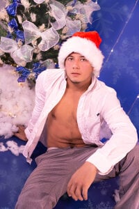 MagnusKnight_ 🎁😈 Come claim your Christmas treat… me. Pic 3