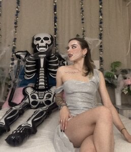 EmelyMason Halloween is a time of reincarnation👻 Pic