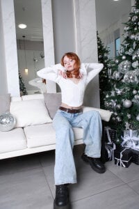 AlisHanson All I Want For Christmas  8. fénykép