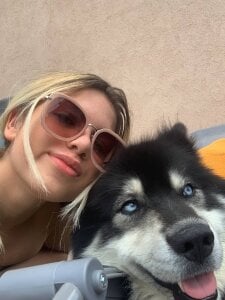 Emily_Voss Public Pic 2