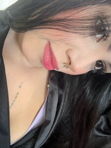 kate_morgann a pretty face and some kisses for you Pic