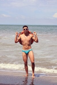 Aaronfox_x I WOULD LIKE TO FUCK ON A BEACH Pic 2