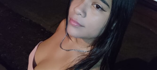 Keely_white Public slika