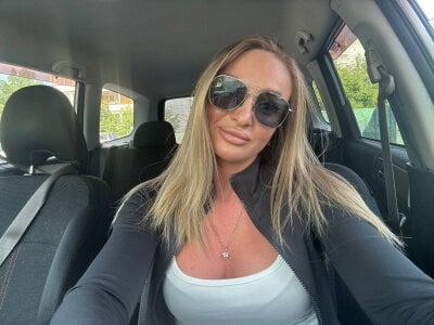 WoW__JuliaBlonde ✨📸Selfie time📸✨ Photo 4