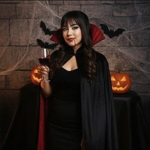 Damara_Rolands- Vampire Pic 3