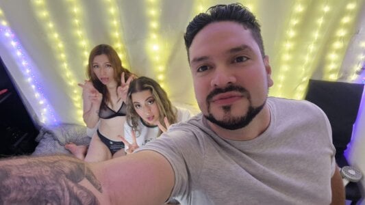 PureDesireTrio Public Immagine  5