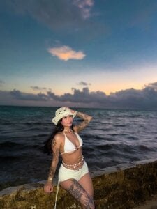 issagarcia Issa on a little vacation<3 圖片 2