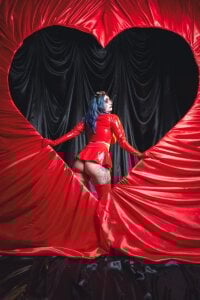 Kimlennox_ Tonight, your devil celebrates Valentine’s Day with you 😈🖤  7. fénykép