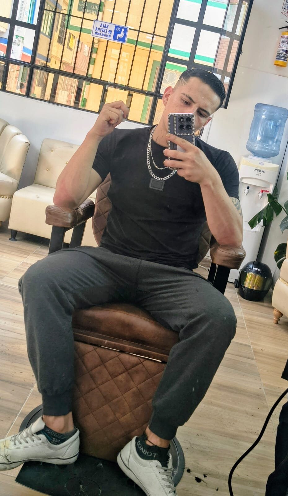 Dustin_Sonne-এর ট্রেন্ডিং  2700টি ছবি