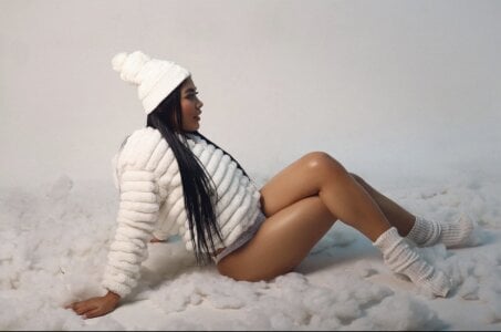 Roxana_gomez sexy christmas🤍❄️ Bilde